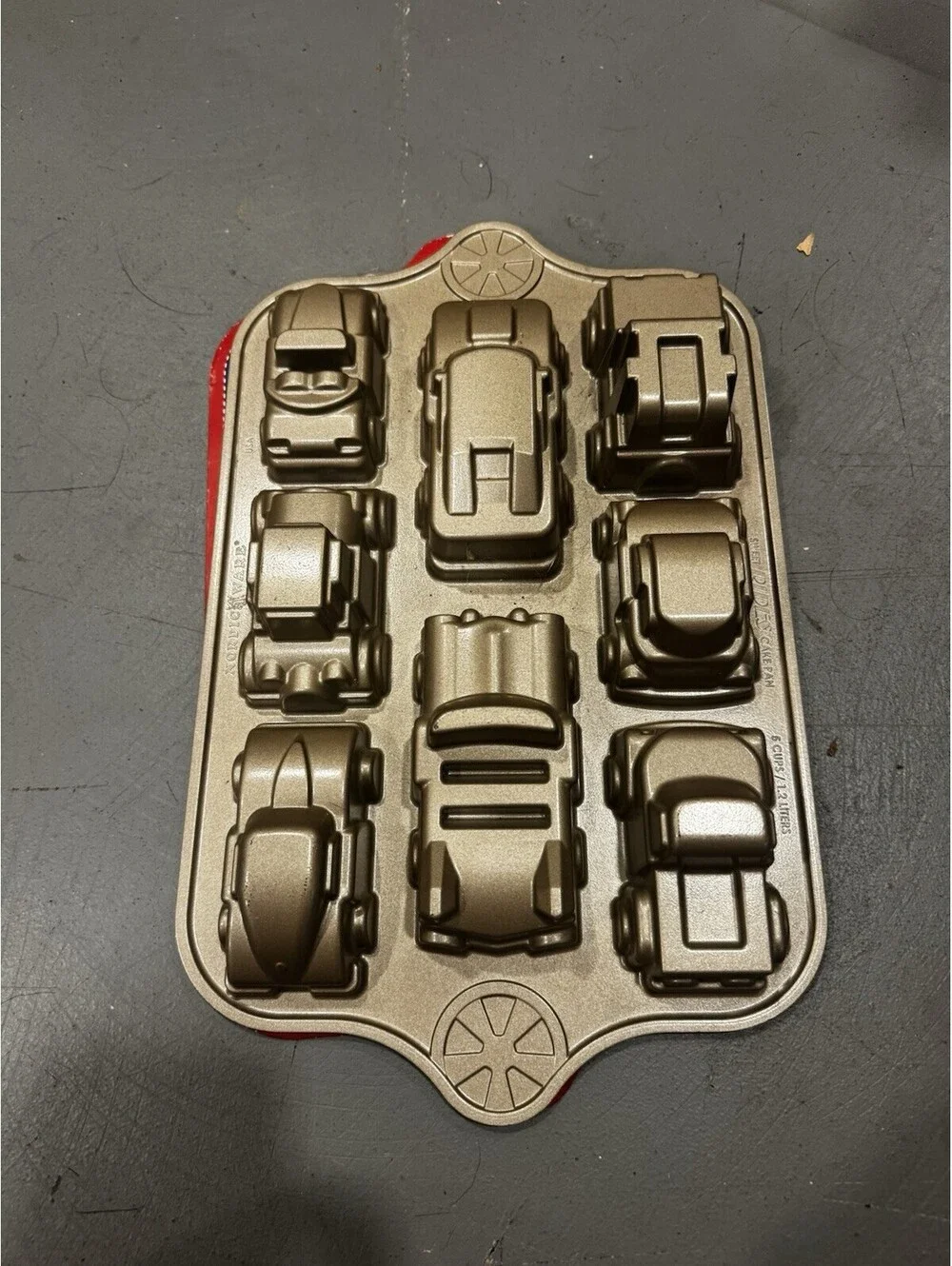 Williams-Sonoma Sweet Rides Car Cake Pan Cast Aluminum Nonstick 5 Cup Gold